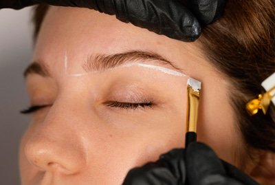 eyebrow-shaping-wax